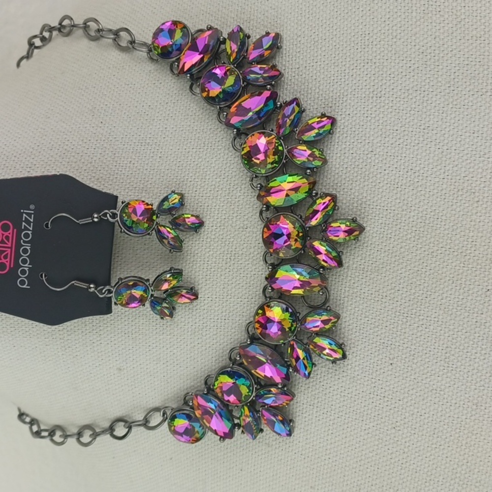 Gorgeous Crystal Like Multifaceted Oil Spill Iridescent Necklace & Earrings - Picture 2 of 11